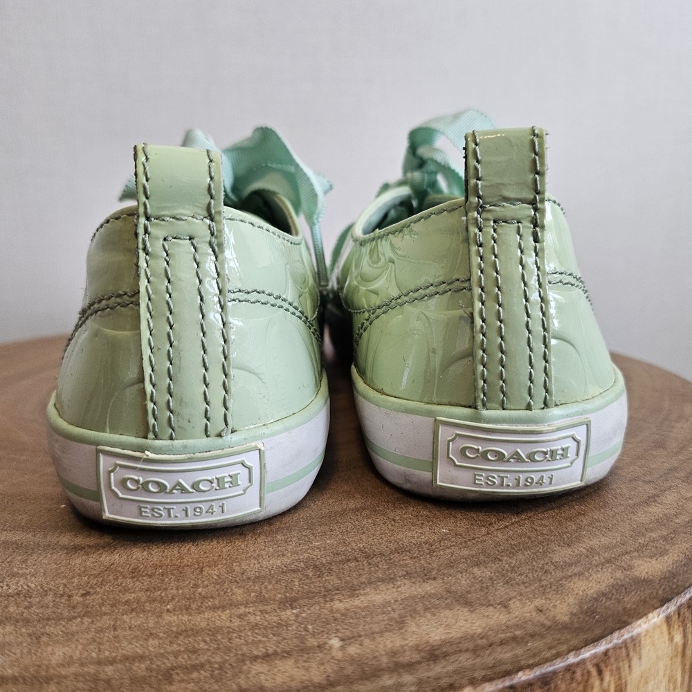 💜 Coach NY sz 5B Suzzy Embossed Signature sneakers in Mint Green